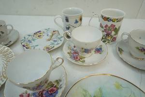 lot 99 image: vintage tea cup sets