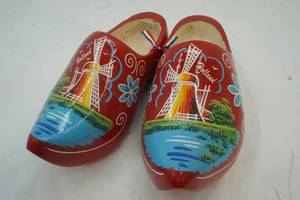 lot 111 image: New Holland shoes