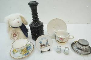 lot 118 image: Ruby liquor decanter