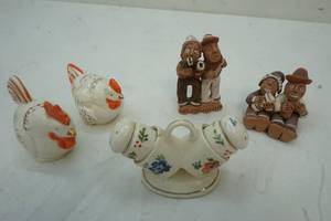 lot 126 image: Occupied Japan Shakers