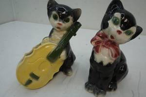 lot 130 image: Royal copley figures