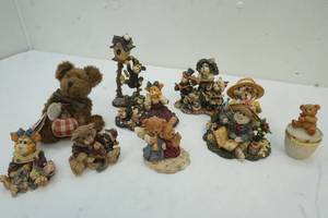 lot 132 image: Boyd Bear Figures
