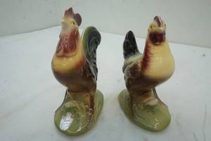 lot 137 image: vintage Royal Windsor chicken figurines