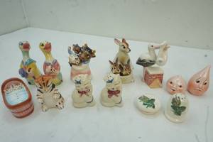 lot 139 image: Vintage shaker sets