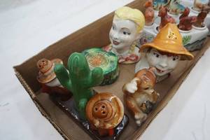 lot 140 image: Vintage Shaker sets