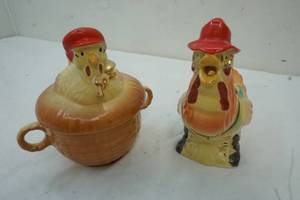 lot 142 image: Vintage Regal cream and sugar set