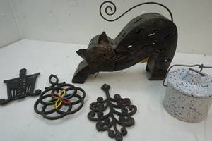 lot 145 image: Trivets