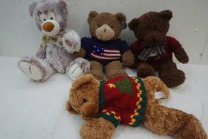 lot 148 image: Princess soft bears