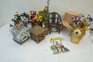 lot 170 image: Lot of floral arrangements, wood decor and metal cat holder
