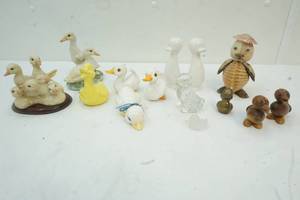 lot 181 image: Duck figurine lot