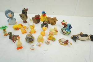 lot 182 image: Duck figurine lot