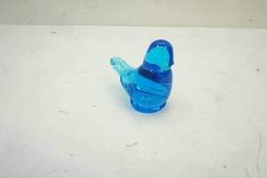 lot 196 image: Glass bluebird decor