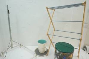 lot 197 image: Housewares