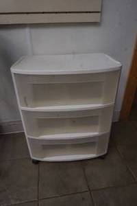 lot 198 image: Plastic stacking unit