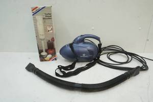 lot 200 image: Hand vac and blender