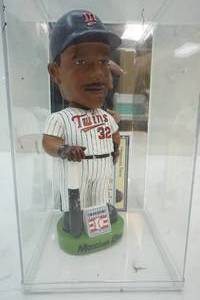 lot 210 image: Mn Twins Winfield bobblehead in case
