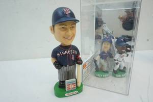 lot 219 image: Mn Twins bobbleheads