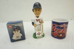 lot 221 image: Mn Twins bobbleheads