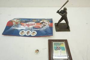 lot 223 image: Mn Twins Harmon Killebrew bronze statue