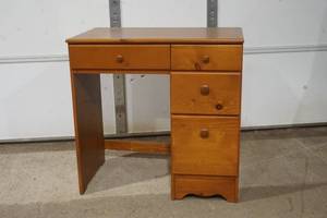 lot 226 image: desk