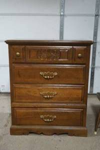 lot 231 image: Dresser