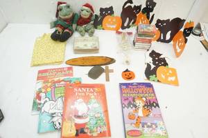 lot 260 image: Holiday decor lot