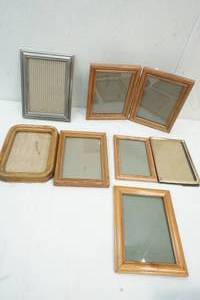 lot 43 image: Variety of Wooden 5x7 frames