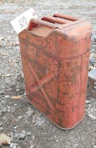 Metal gas can