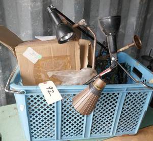 Tote of sewing machine lights