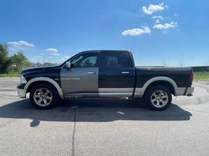 lot 118M image: 2010 Dodge RAM 1500 Laramie - 4X4