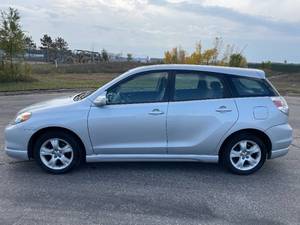 lot 10 image: 2005 Toyota Matrix - 1 OWNER