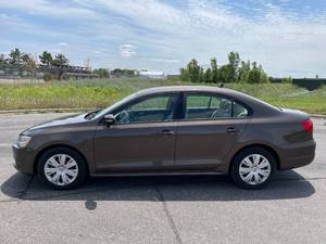 lot 12 image: 2014 Volkswagen Jetta SE - 1 OWNER