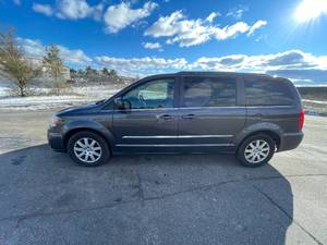 lot 4 image: 2015 Chrysler Town AND Contry Touring