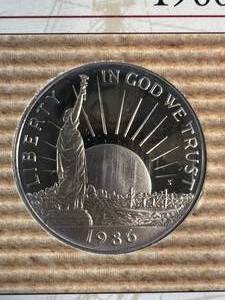 1986 US STATUE OF LIBERTY COMMEM HALF DOLLAR IN INFO PAGE