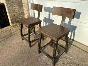 2 Counter Height Bar Stools