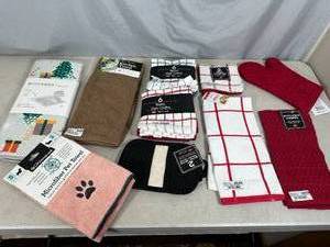 Assorted New Kitchen Towels, Pot Holders, Drying Mat