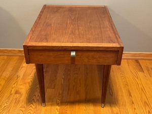 Mid Century Modern American of Martinsville Accent  Side Table