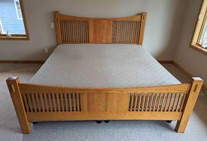 Heartland Oak Mission Style King Bed Frame