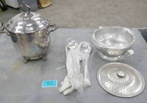 lot 62 image: Vintage silver ice bin, serving bowl and spoons