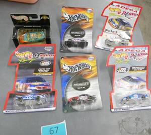 lot 67 image: Lot of 6 Hot Wheels cars from 2000-2001