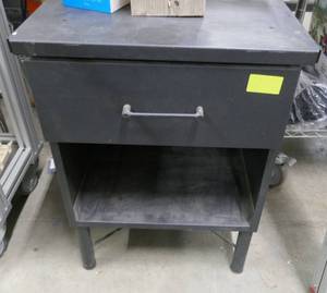 lot 75 image: Small metal cabinet