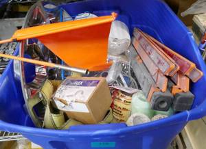 lot 128 image: Tote of misc garage stuff