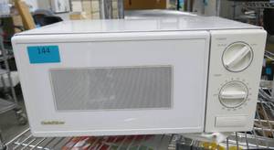 lot 144 image: Goldstar microwave - works