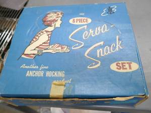 lot 145 image: Vintage New in box Anchor Hocking  Serva-Snack set