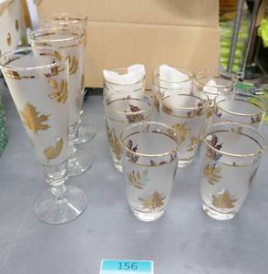 lot 156 image: Vintage frosted with gold leaf drinkware
