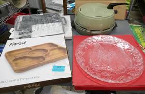 lot 161 image: New Parini chip and dip platter, and square griddle, xmas plate, Mirro cooker