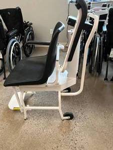 MSRP $1850 Detecto Digital Scale Mobile Weighing Chair -lift-away armrests on both sides &amp a fold-up footrest for easy access during patient transfers from a wheelchair or hospital bed - Capacity 400 lb x 4 oz - Works Great