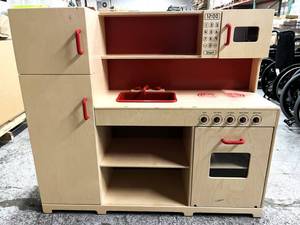 MSRP $1500&nbspKaplan Early Learning Co.&nbspPremium Solid Maple All-in-One Childrens&nbspPlay Kitchen - Great Condition