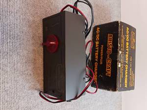 lot 108 image: Aristo-craft Model 802 ACDC Battery Charger