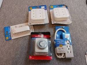 lot 117 image: Timer & Outlet Adapters